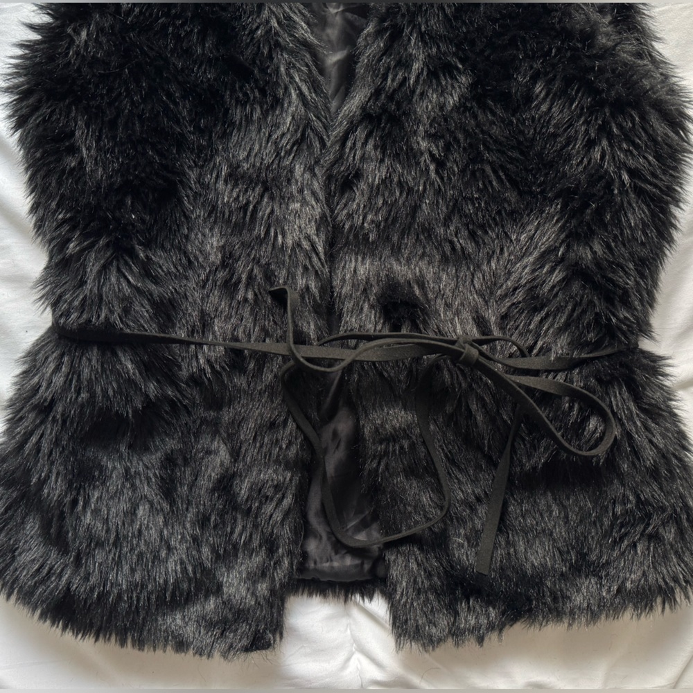 SOLD • LOVE TREE | faux fur vest. - Picture 6 of 6